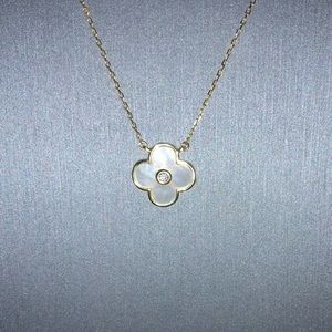 Mother of Pearl Clover Necklace